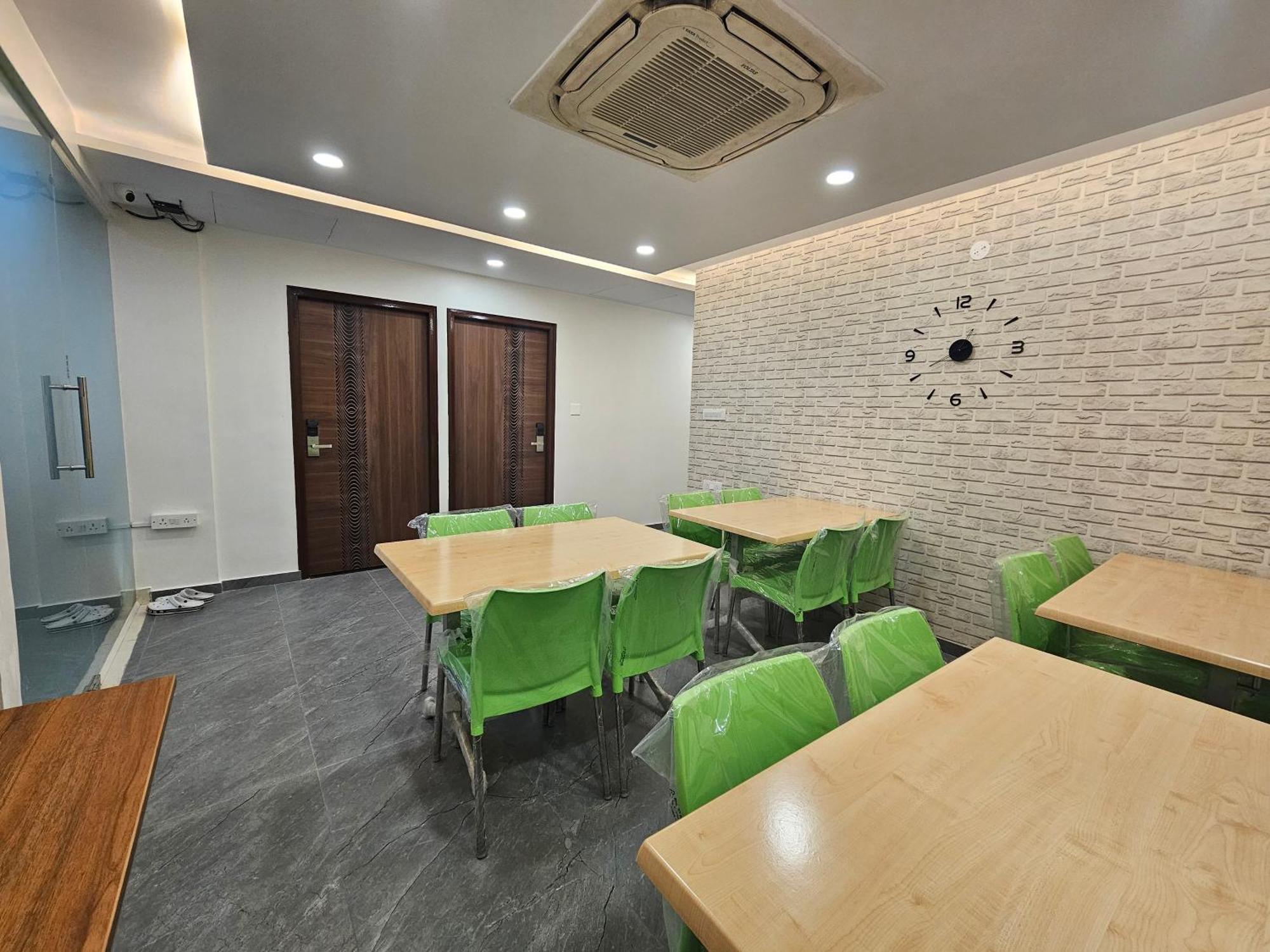 The Urban Nest Hotel Bangalore Exterior photo